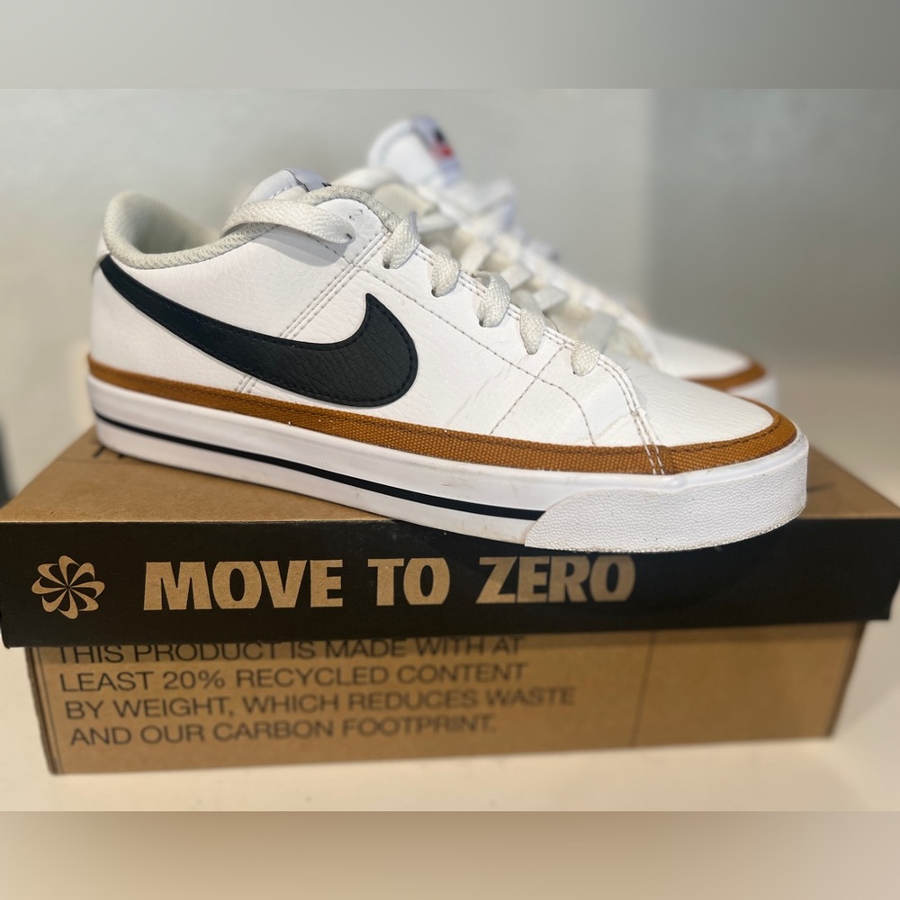 Women’s Nike Court Legacy